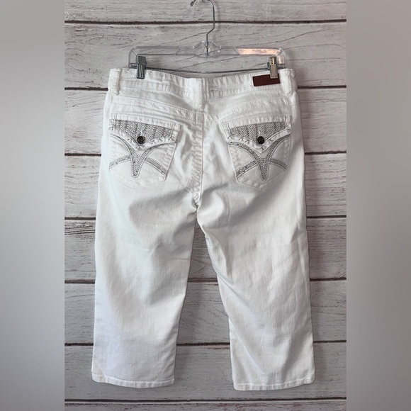 VGS White Embellished Capri Jeans - Size 10
Summer Career Beach Office Casual - Picture 7 of 7